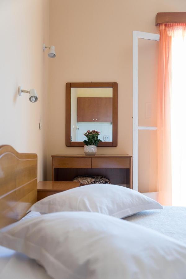 Ammousa Hotel Apartments Lixouri Esterno foto
