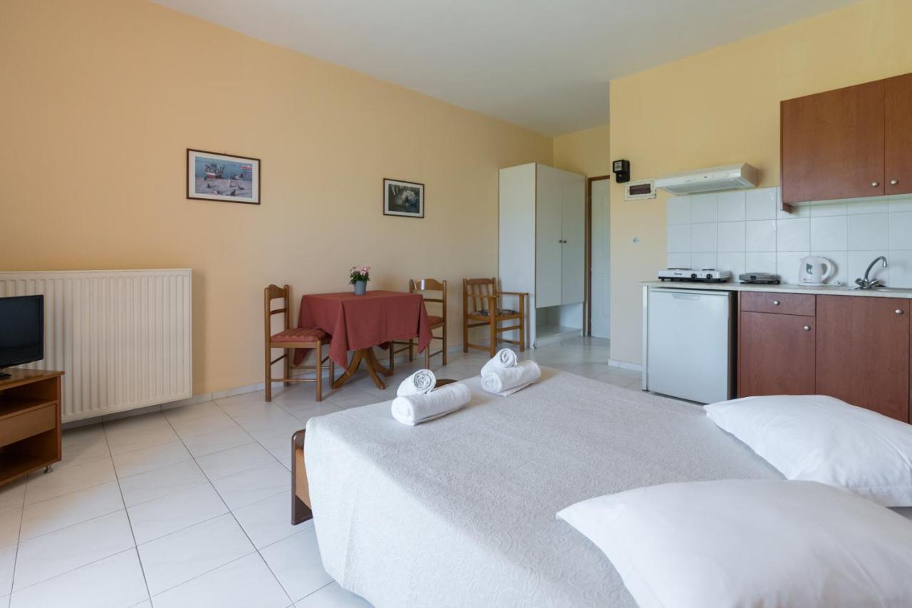 Ammousa Hotel Apartments Lixouri Esterno foto