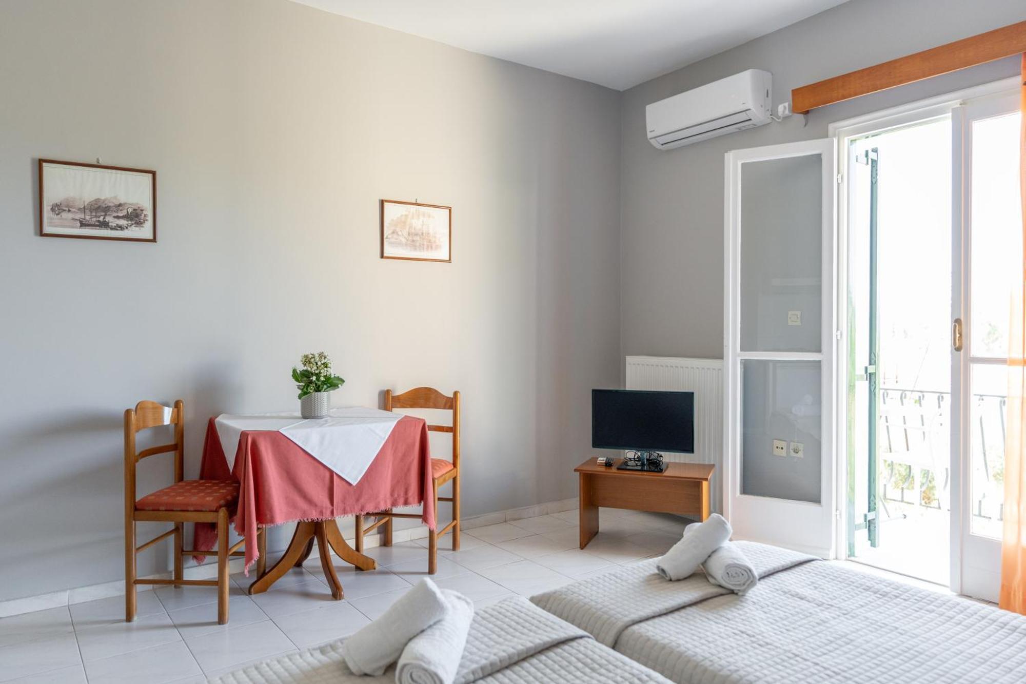 Ammousa Hotel Apartments Lixouri Esterno foto